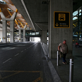 La parada de taxis del aeropuerto Adolfo Suarez Madrid Barajas durante la protesta del sector contra Uber y Cabify. REUTERS/Juan Medina