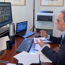 El presidente de la Generalitat, Quim Torra, durante la reunión por videoconferencia que ha mantenido con el presidente del gobierno, Pedro Sánchez, y el resto de presidentes autonómicos para abordar la crisis del coronavirus. EFE/Generalitat de Catalu