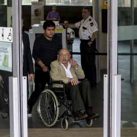 El expresidente del Palau de la Música Félix Millet, abandona la Ciudad de la Justicia tras una de las sesiones del juicio por el expolio del Palau de la Música. EFE/Quique García