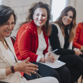 Ana Botín junto a un grupo de directivas de la territorial del Santander en Andalucía.