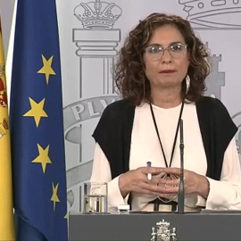 Captura de la señal institucional de Moncloa de la ministra Portavoz, María Jesús Montero, durante la rueda de prensa ofrecida este jueves. EFE/Moncloa