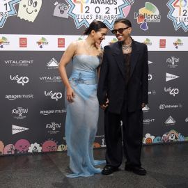  Los cantantes Rosalía y Rauw Alejandro, posan en el photocall de los 40 Music Awards 2021- Isaac Buj / Europa Press