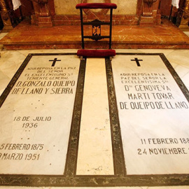 Tumba del general Queipo de Llano, junto a la de su mujer, en la basílica de la Macarena
