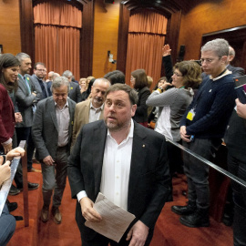28/01/2020.- El exvicepresidente de la Generalitat, Oriol Junqueras, condenado a prisión por el 1-0, abandona la sala tras finalizar su intervención en la reunión de la comisión de investigación del Parlament sobre la aplicación del artículo 155 de