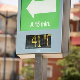 Un termómetro situado en el cruce de la Calle Hellín con la Avenida de España marca 41º C, a 11 de julio de 2023, en Albacete, Castilla-La Mancha. — Víctor Fernández / Europa Press