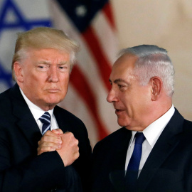 Donald Trump y el Primer Ministro de Israel Netanyahu. REUTERS/Ronen Zvulun.
