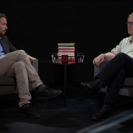 Un momento de la conversación entre Pablo Iglesias y el marxista británico Perry Anderson en 'Otra Vuelta de Tuerka'