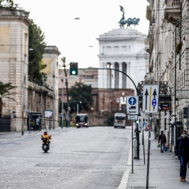 La Via Nazionale de Roma durante la emergencia del coronavirus. EFE/EPA/FABIO FRUSTACI