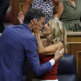 Pedro Sánchez junto a Yolanda Díaz durante la durante la sesión constitutiva del Congreso de las Cortes Generales de la XV Legislatura, este jueves en Madrid. EFE/ Chema Moya
