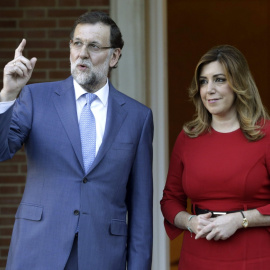Imagen de archivo de Mariano Rajoy y Susana Díaz en La Moncloa. - EFE