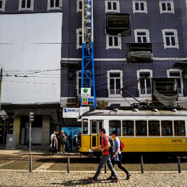 Turistas caminan en Lisboa - AFP/ PATRICIA DE MELO MOREIRA