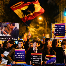  Manifestación contra la amnistía frente a la sede del PSOE en la calle Ferraz, en Madrid, a 21 de noviembre de 2023.- EFE/Borja Sánchez-Trillo