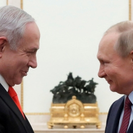 Foto de enero de 2020 de Vladimir Putin y Benjamin Netanyahum, en un encuentro en Moscú. REUTERS/Maxim Shemetov/Pool