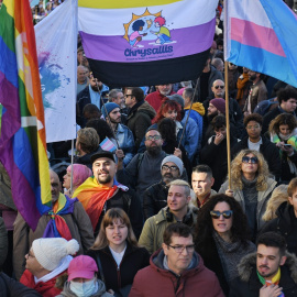  Decenas de personas durante una manifestación en defensa de la Ley LGTBI y la Ley Trans de la Comunidad de Madrid, a 17 de diciembre de 2023, en Madrid (España). —Fernando Sánchez / Europa Press