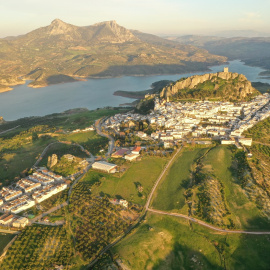 Vista panorámica del pueblo de Zahara de la Sierra. ANDRÉS BARRERA
