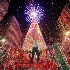 El alcalde de Vigo, Abel Caballero, durante el encendido de las luces de Navidad 2023 en Porta do Sol, a 24 de noviembre de 2023, en Vigo. Javier Vázquez / Europa Press