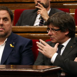 Oriol Junqueras y Carles Puigdemont en el Parlament. EFE/Archivo