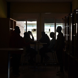 Jóvenes del Proyecto Ser durante un descanso. FERNANDO SÁNCHEZ.