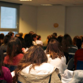 "Yo te ayudo con la sele", el programa del Banco Santander y la Francisco de Vitoria para superar la EVaU
