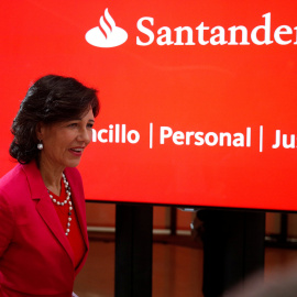 La presidenta de Banco Santander, Ana P. Botin, a su llegada a la rueda de prensa en la que ha anunciado la compra por un euro del Banco Popular. REUTERS/Juan Medina