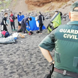Desalojan a 62 campistas en la playa de Los Patos (Tenerife) / EP