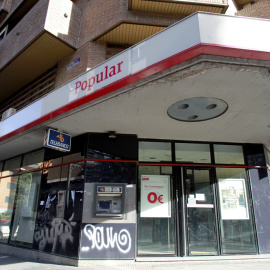 Oficina del Banco Popular en el barrio de Tetuán, en Madrid. EFE/César Cabrera