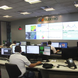 Panel de una sala de control de la distribuidora eléctrica brasileña Elektro, controlada por Iberdrola.
