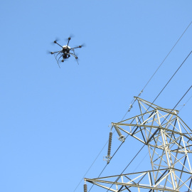 Vigilància d'una xarxa d'alta tensió amb drons al Camp de Tarragona. RED ELÉCTRICA