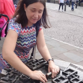 Rocío Sánchez, la joven invidente que ha lanzado una campaña para etiquetar en Braille los productos de los supermercados.