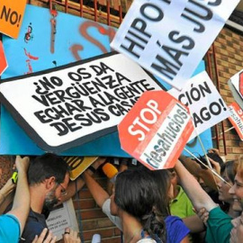 Vecinos contra un desahucio en Madrid | EF