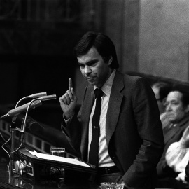 Felipe González durante la moción de censura al Gobierno de Adolfo Suárez