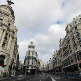 La Gran Vía de Madrid desértica durante el confinamiento. / EFE