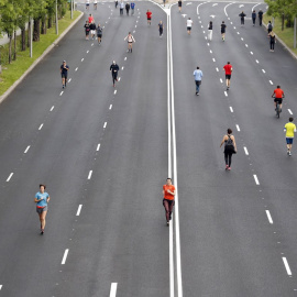 Vista del Paseo de la Castellana, entre la calle Goya y la Plaza de Emilio Castelar. Un total de 29 calles de Madrid se vuelven peatonales durante el día de hoy y el resto de sábados, domingos y festivos de al menos el próximo mes para facilitar los pa