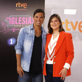  Julio José y Chabeli Iglesias posan durante la presentación de 'Los Iglesias. Her-Manos a la obra' el pasado 17 de 2024, en Madrid. Antonio Gutiérrez / Europa Press