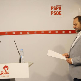 El portavoz del PSOE en el Congreso de los Diputados, Jose Luis Ábalos, durante una rueda de prensa en Valencia el pasado 9 de junio de 2017. | KAI FORSTERLING (EFE)