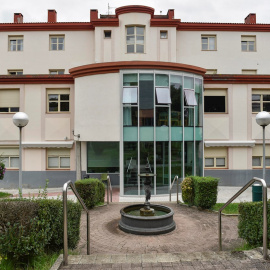 Vista del exterior de la residencia de mayores de Zorrozgoiti en Bilbao (Bizkaia), donde se ha detectado un rebrote de Coronavirus. EFE/Miguel Toña