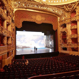 Escenario de la Casa de la Ópera en París, Francia.