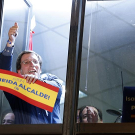 El candidato del PP al Ayuntamiento de Madrid, José Luis Martínez-Almeida, celebra los resultados electorales en la sede de los populares. - EFE