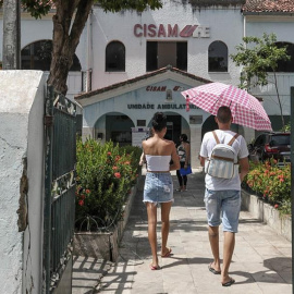 Vista de la fachada del Centro Integrado de Salud Amaury de Medeiros (CISAM) de Recife, una clínica materna pública de referencia en el país para procedimientos de interrupción de embarazo, en Recife (Brasil). EFE/Waldheim Montoya