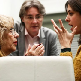 Manuela Carmena con los números dos y tres de Más Madrid, Marta Higueras y Rita Maestre. / EFE
