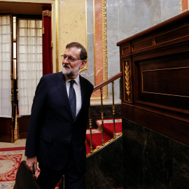 El presidente del Gobierno, Mariano Rajoy, entra en el Hemiciclo del Congreso de los Diputados, antes del comienzo de la moción de censura presentada por Unidos Podemos. REUTERS/Juan Medina