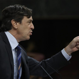 El portavoz parlamentario del PP, Rafael Hernando, durante su intervención para responder al líder de Podemos, Pablo Igleisas, en la segunda jornada del debate de la moción de censura. EFE/Emilio Naranjo