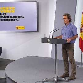 21/05/2020.- Captura de la señal institucional del Palacio de la Moncloa del director del Centro de Alertas y Emergencias Sanitarias del Ministerio de Sanidad, Fernando Simón, durante la rueda de prensa ofrecida este jueves en el Palacio de la Moncloa, 