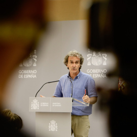 El director del Centro de Coordinación de Alertas y Emergencias Sanitarias (CCAES), Fernando Simón, en una  comparecencia ante los medios. E.P./Ricardo Rubio