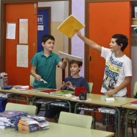 Madrid aprueba por unanimidad la gratuidad de los libros de texto / EFE