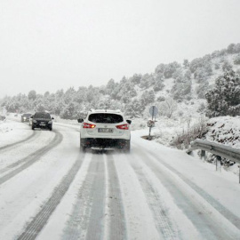 Una carretera catalana cubierta de nieve / EFE