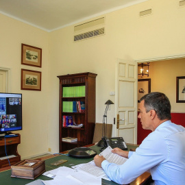 El presidente del Gobierno, Pedro Sánchez, durante la reunión extraordinaria del Consejo Europeo sobre Bielorrusia, convocada por su presidente, Charles Michel, y celebrada por videoconferencia. POOL MONCLOA