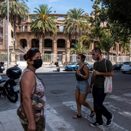 El Govern balear aplicará a partir de este viernes medidas de confinamiento y "nuevas restricciones" de movilidad en la zona de la Avenida Arquitecte Bennazar de Palma. /EFE