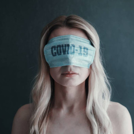 Para algunas personas, las teorías de la conspiración cubren una necesidad urgente en un momento en que su vida está dando un vuelco: comprender. / © Adobe Stock