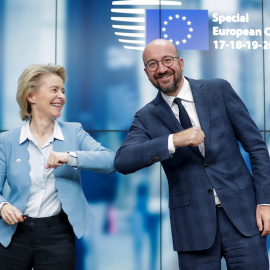 La presidenta de la Comisión Europea, Ursula Von Der Leyen y el presidente del Consejo, Charles Michel. - EFE